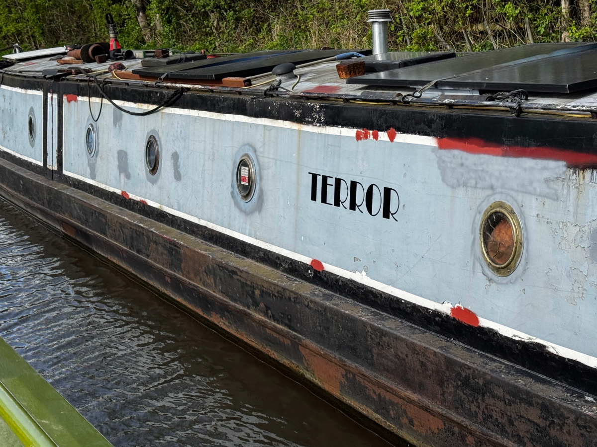 terror-narrowboat.webp